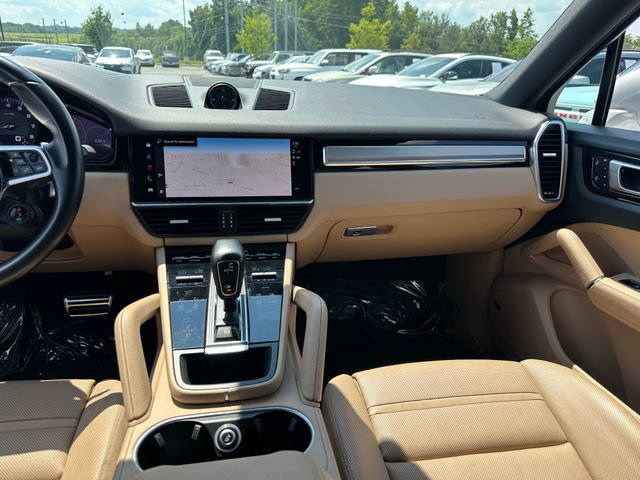 Used 2022 Porsche Cayenne S AWD/4WD image 16