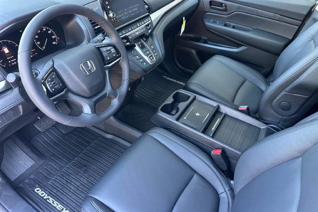 Used 2026 Honda Odyssey EX-L image 3