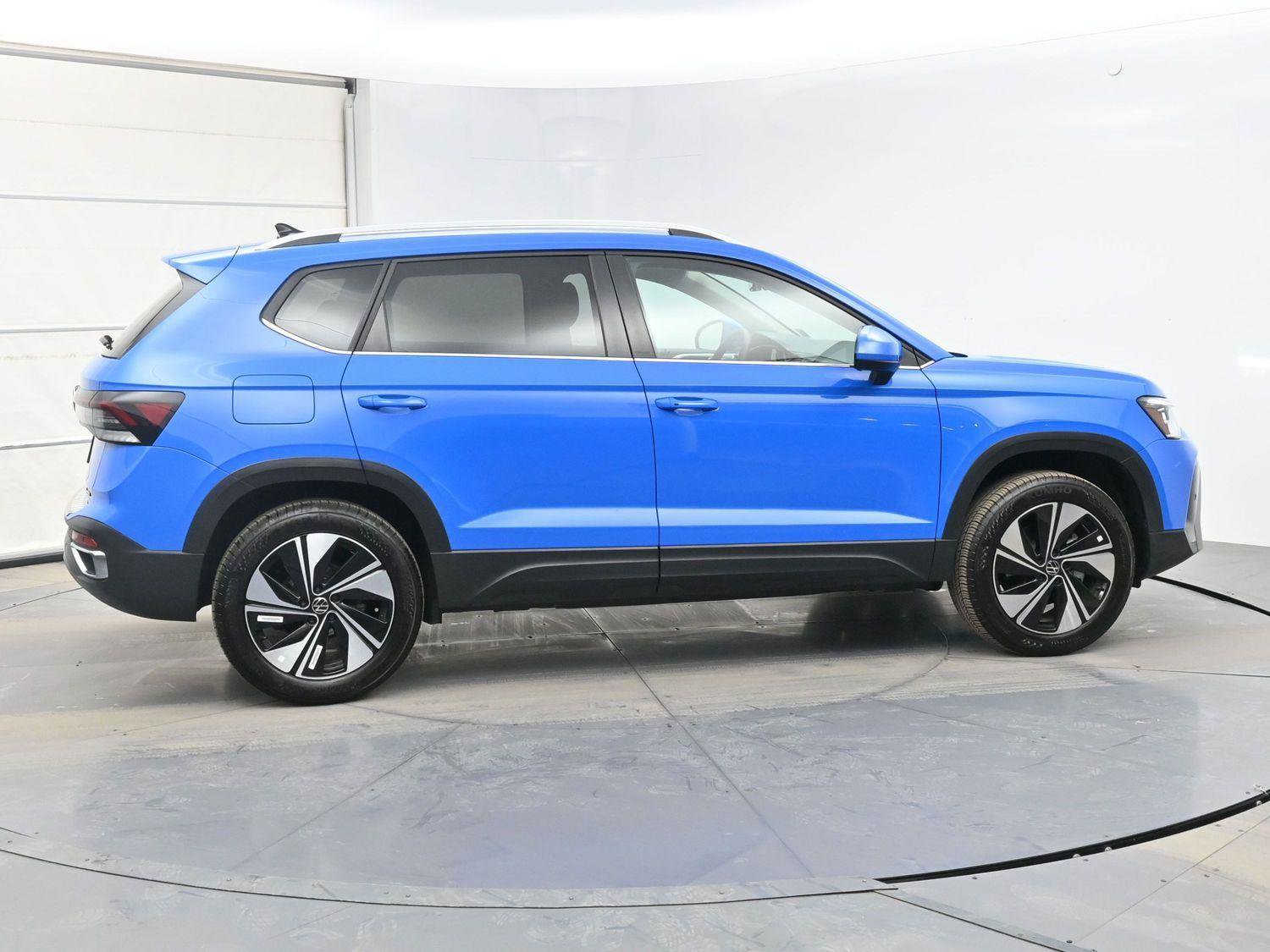 Certified 2025 Volkswagen Taos SE w/ Panoramic Sunroof Package AWD/4WD image 26