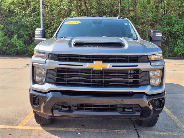 Used 2025 Chevrolet Silverado 2500 Custom w/ Custom Value Package AWD/4WD image 3