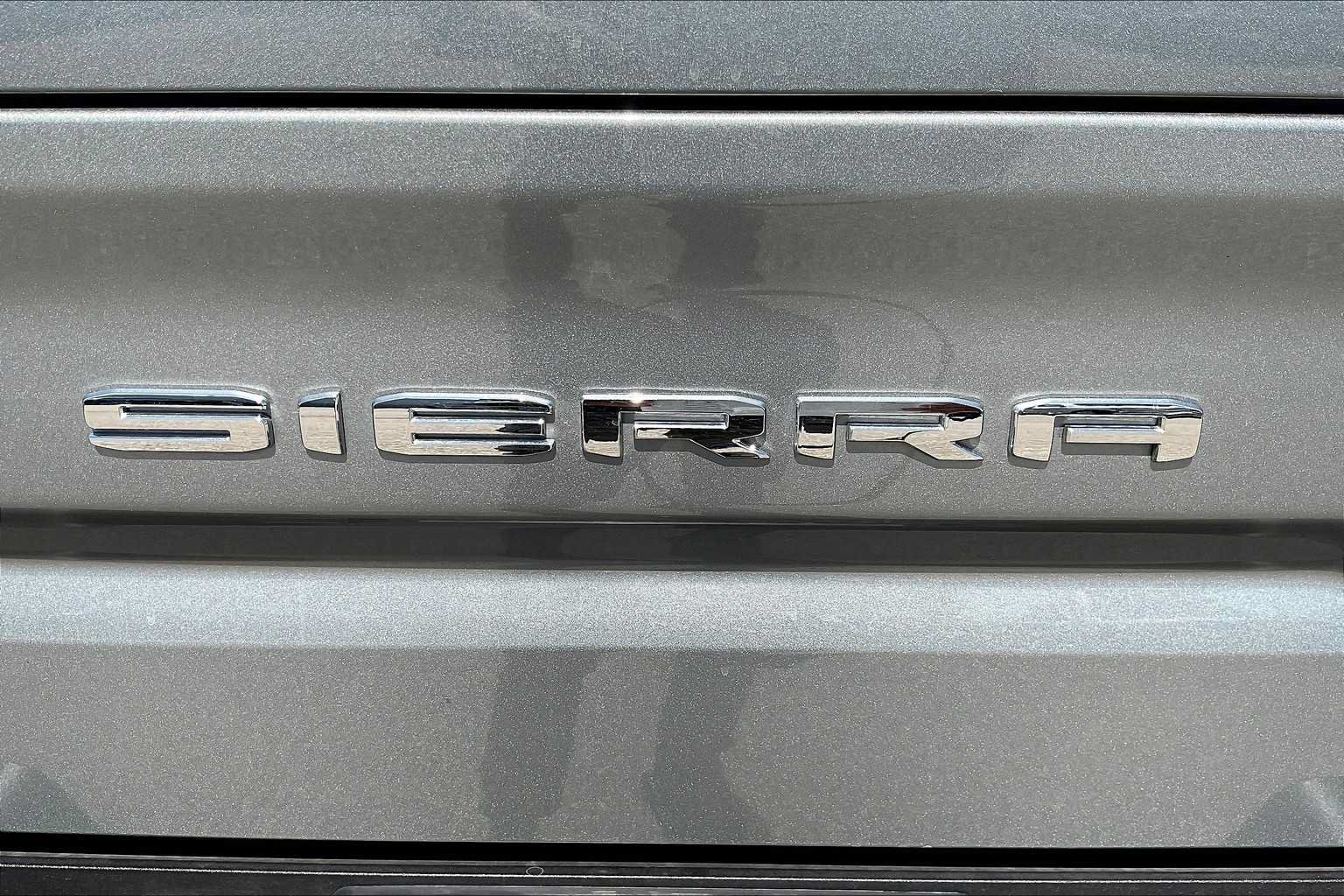 Used 2025 GMC Sierra 1500 SLT AWD/4WD image 10