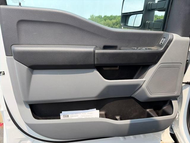 New 2026 Ford F550 4x4 Regular Cab Super Duty image 14