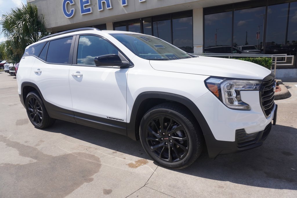 Used 2024 GMC Terrain SLE w/ Driver Convenience Package