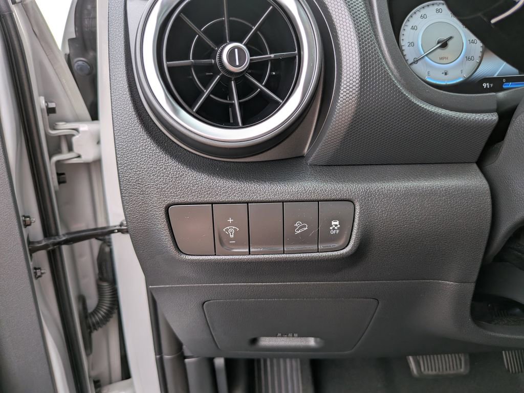 Used 2022 Hyundai Kona Limited FWD image 28