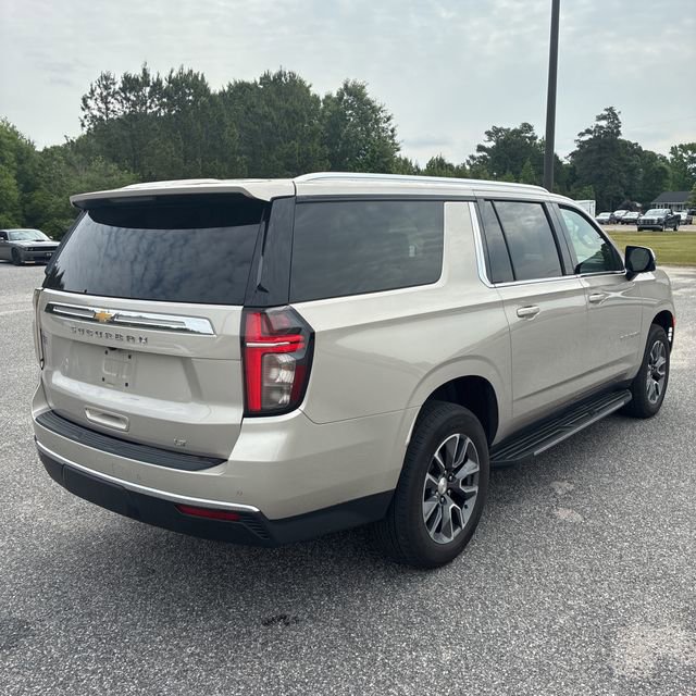 Used 2023 Chevrolet Suburban LT w/ Luxury Package AWD/4WD image 3