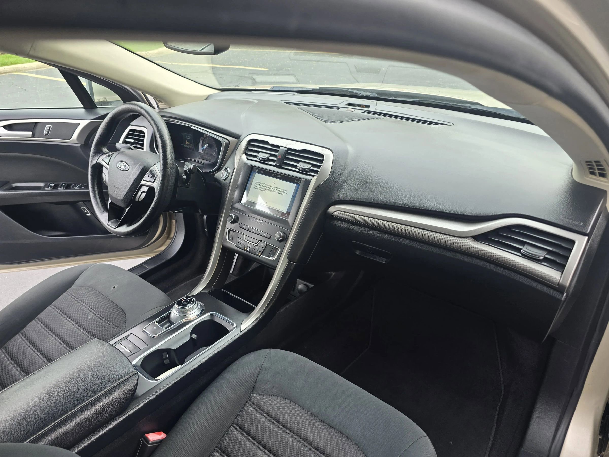 Used 2019 Ford Fusion SE FWD image 23