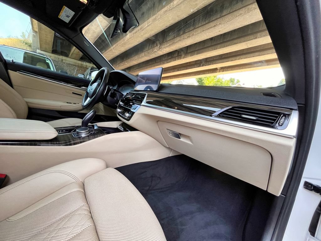 Used 2021 BMW 530i xDrive w/ Convenience Package AWD/4WD image 19