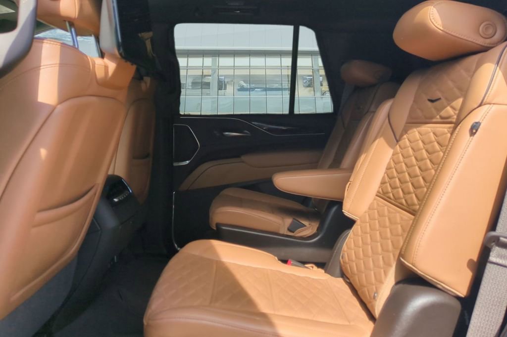 Used 2021 Cadillac Escalade Premium Luxury image 28