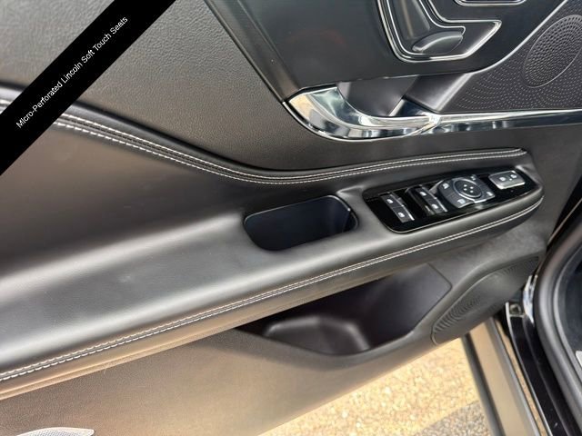 Used 2023 Lincoln Corsair Standard w/ Equipment Group 101A image 15