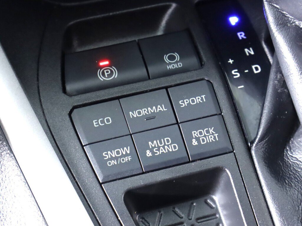 Used 2021 Toyota RAV4 LE image 24