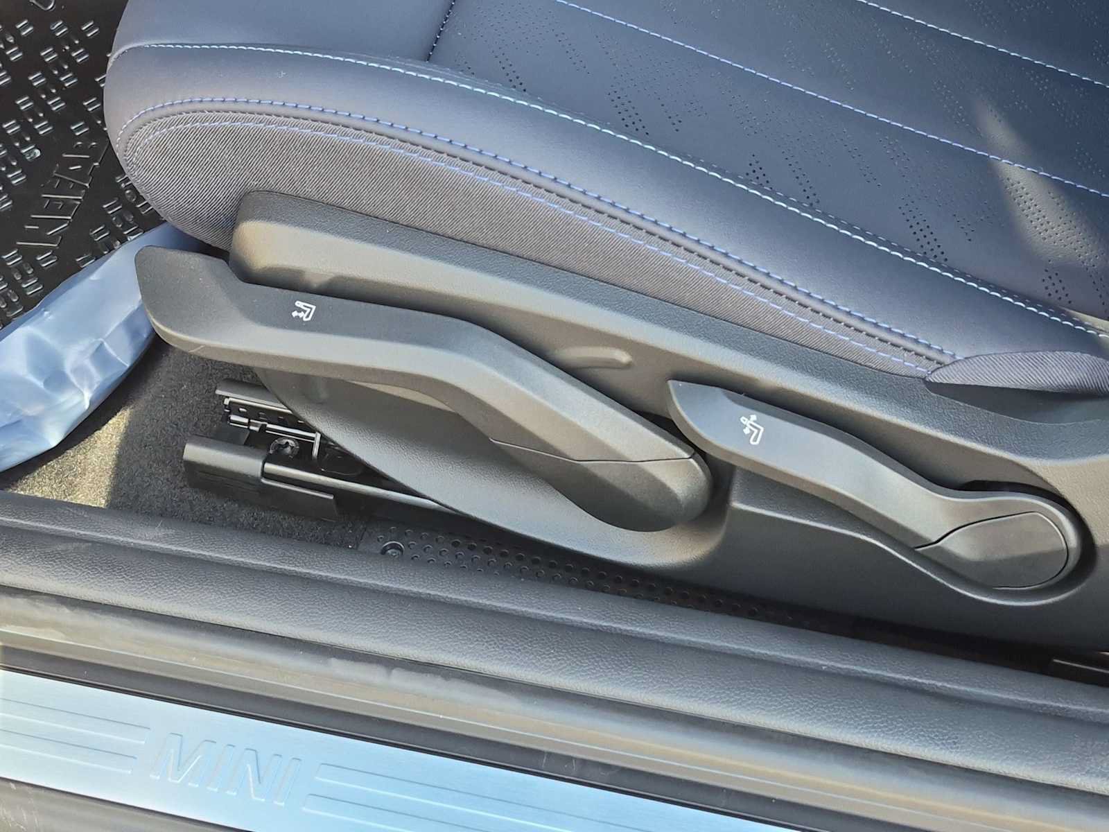 New 2027 MINI Cooper 2-Door Hardtop FWD image 17