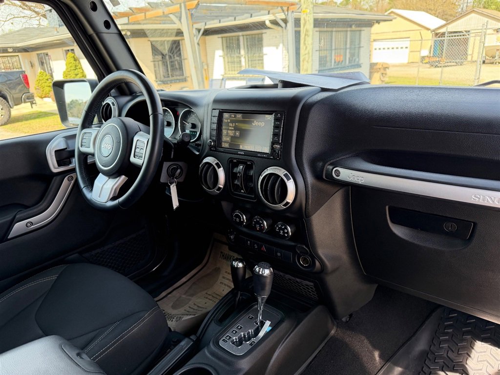 Used 2016 Jeep Wrangler Unlimited Sahara image 16