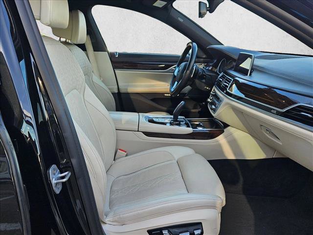 Used 2018 BMW 740e xDrive AWD/4WD image 17