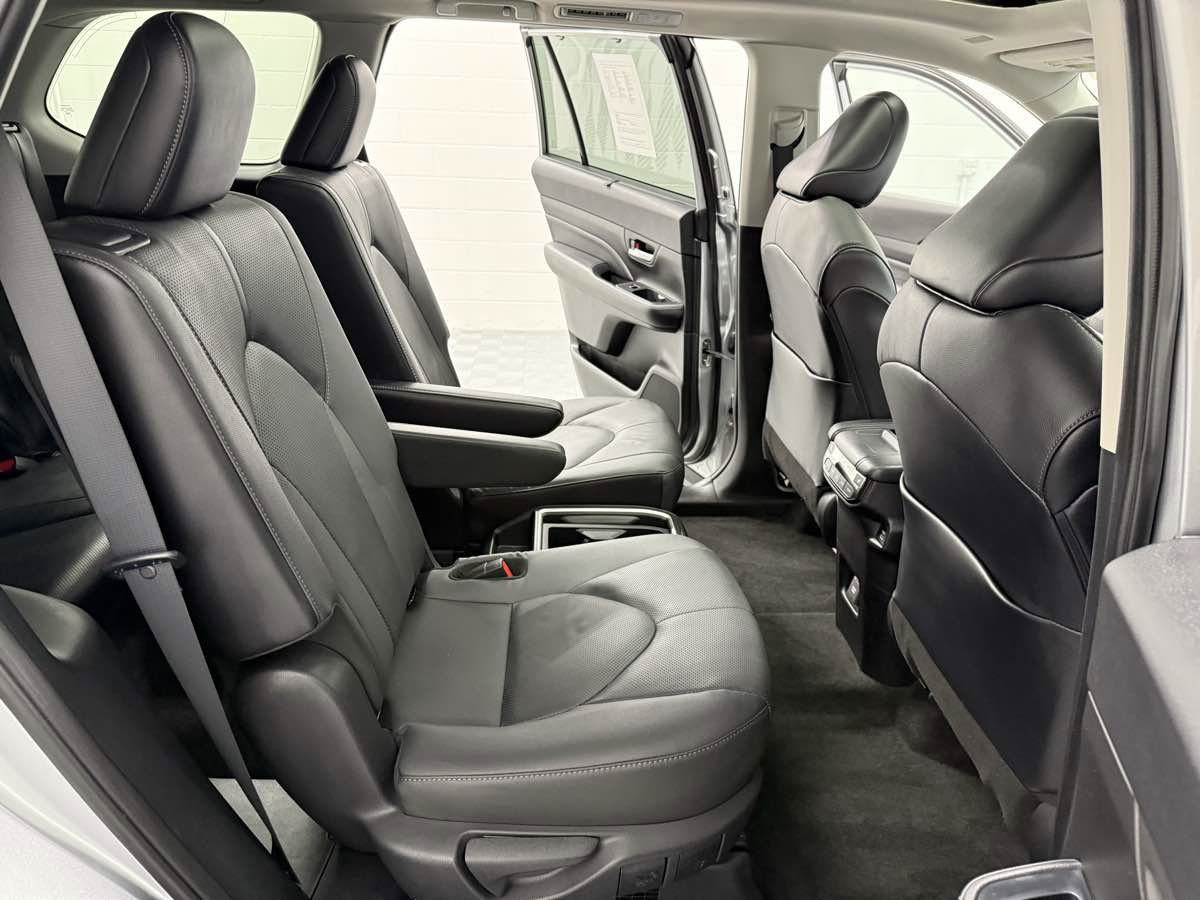 Used 2024 Toyota Grand Highlander Limited image 14