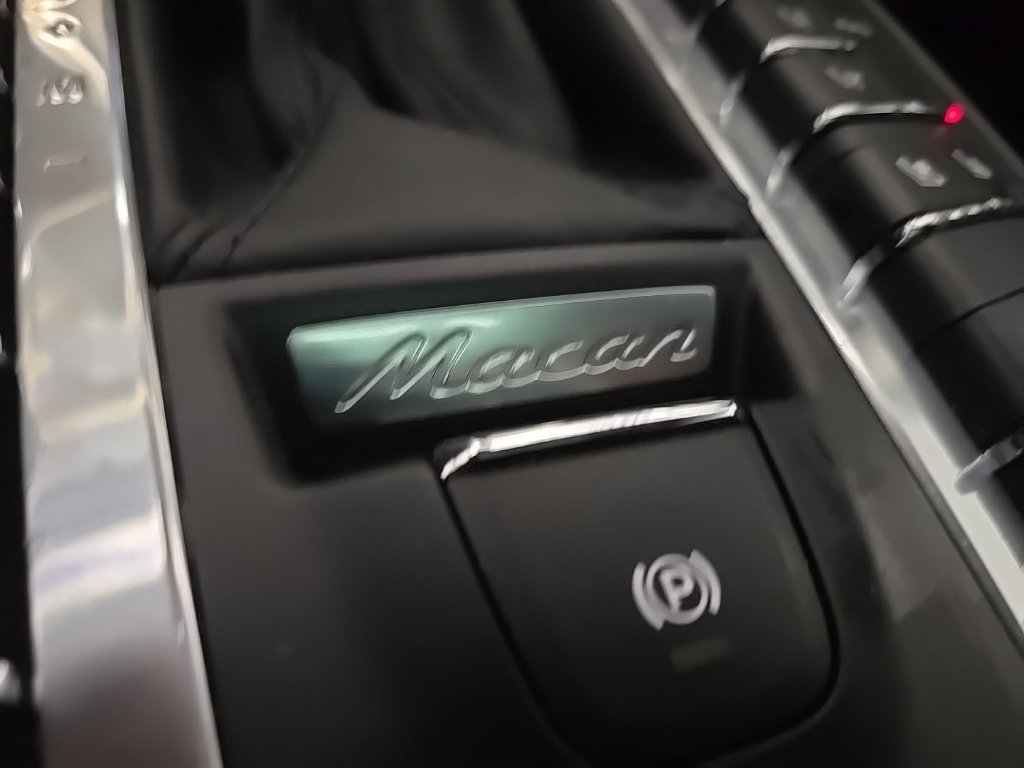 Used 2018 Porsche Macan Sport Edition AWD/4WD image 28