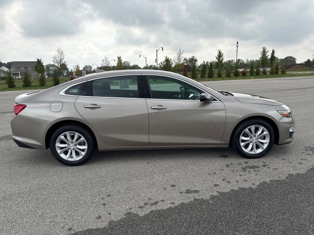 Used 2025 Chevrolet Malibu LT image 2