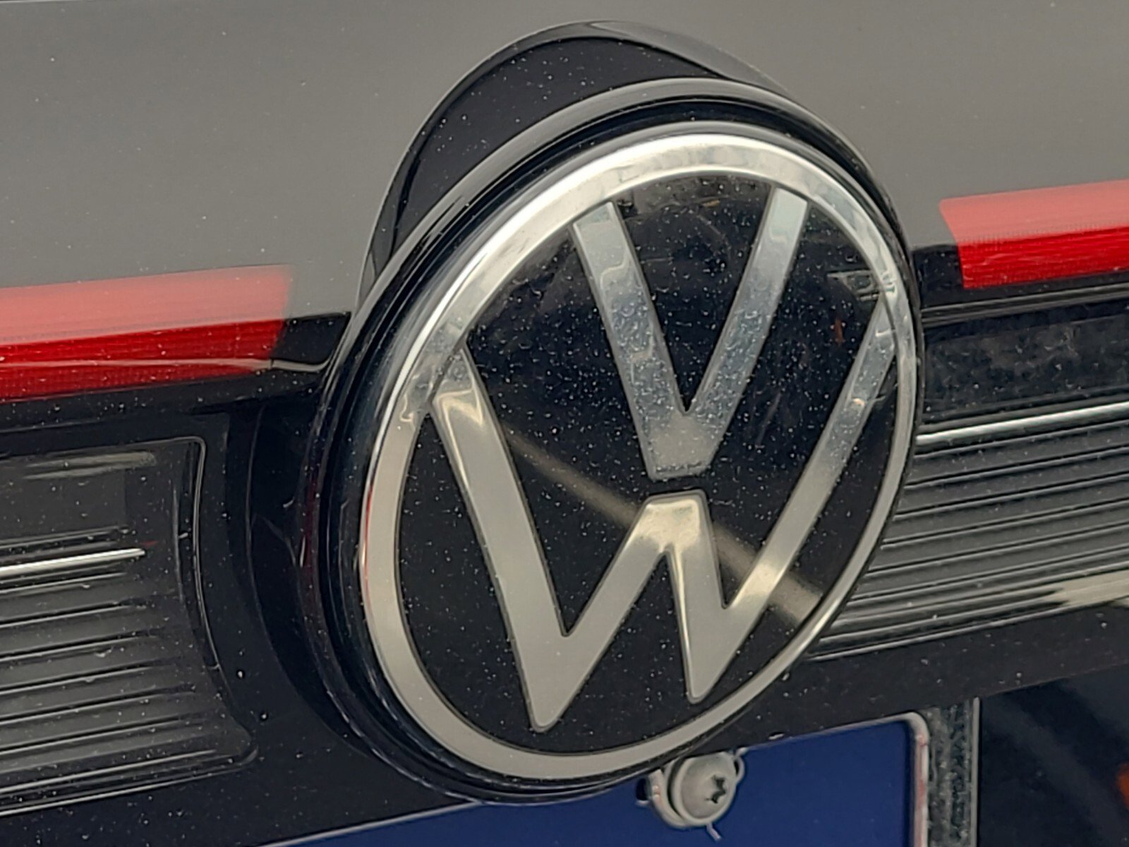 Certified 2025 Volkswagen Taos SE image 30