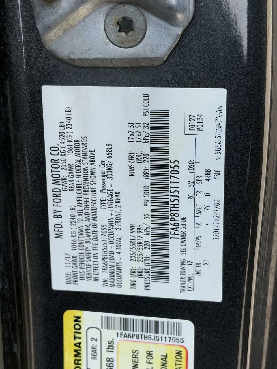Used 2018 Ford Mustang Coupe RWD image 30