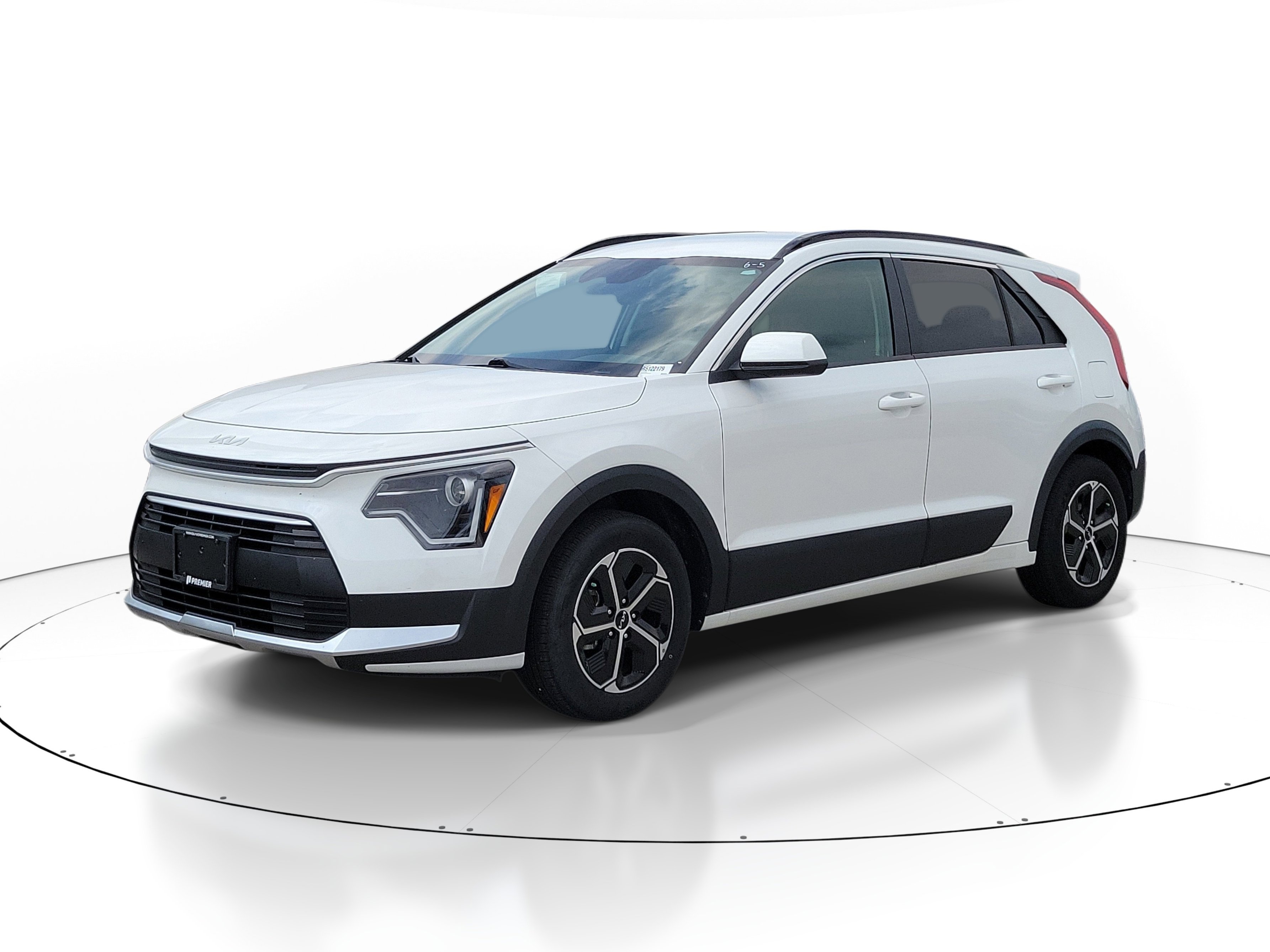 Used 2024 Kia Niro LX FWD image 2