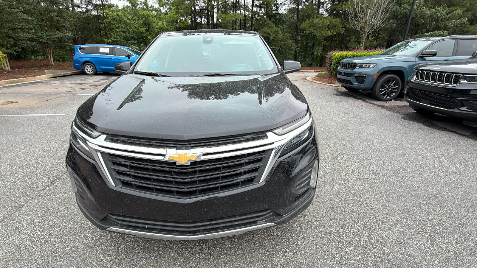 Used 2024 Chevrolet Equinox LT AWD/4WD image 3