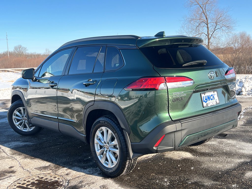 Used 2024 Toyota Corolla Cross LE image 2