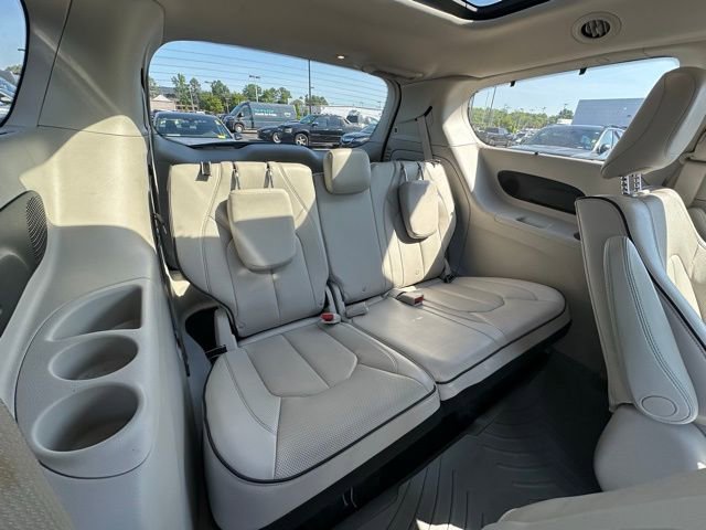 Used 2020 Chrysler Pacifica Limited w/ Advanced Safetytec Group FWD image 35