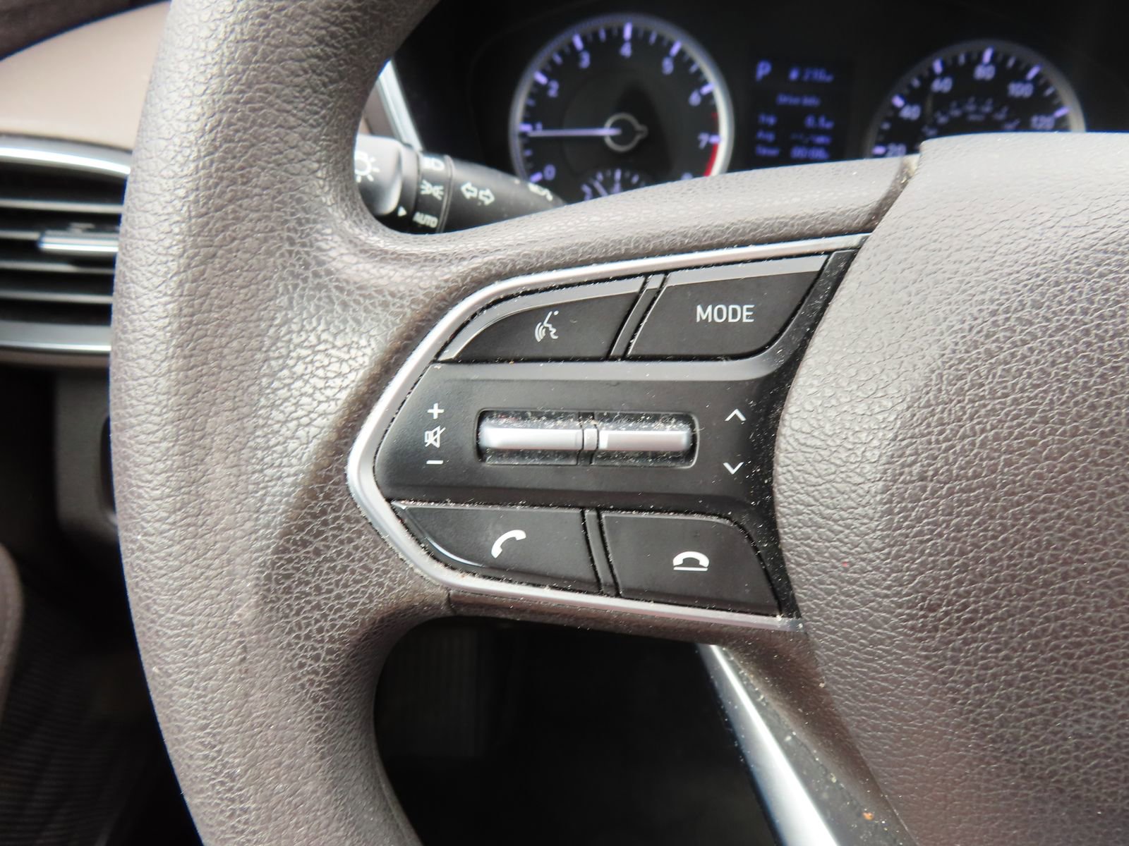 Used 2020 Hyundai Santa Fe SE image 17