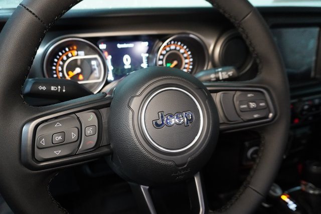New 2023 Jeep Gladiator Sport AWD/4WD image 12