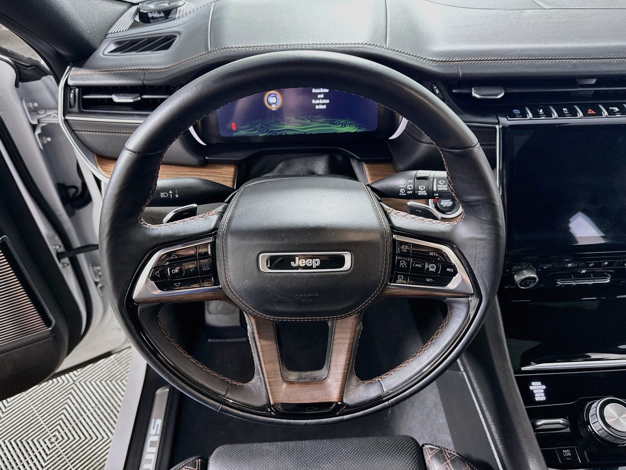 Used 2023 Jeep Grand Cherokee Summit w/ Luxury Tech Group V AWD/4WD image 14