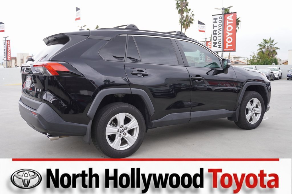 Used 2020 Toyota RAV4 XLE image 5