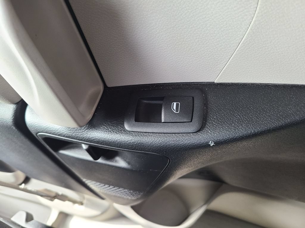 Used 2023 Chrysler Voyager LX FWD image 15