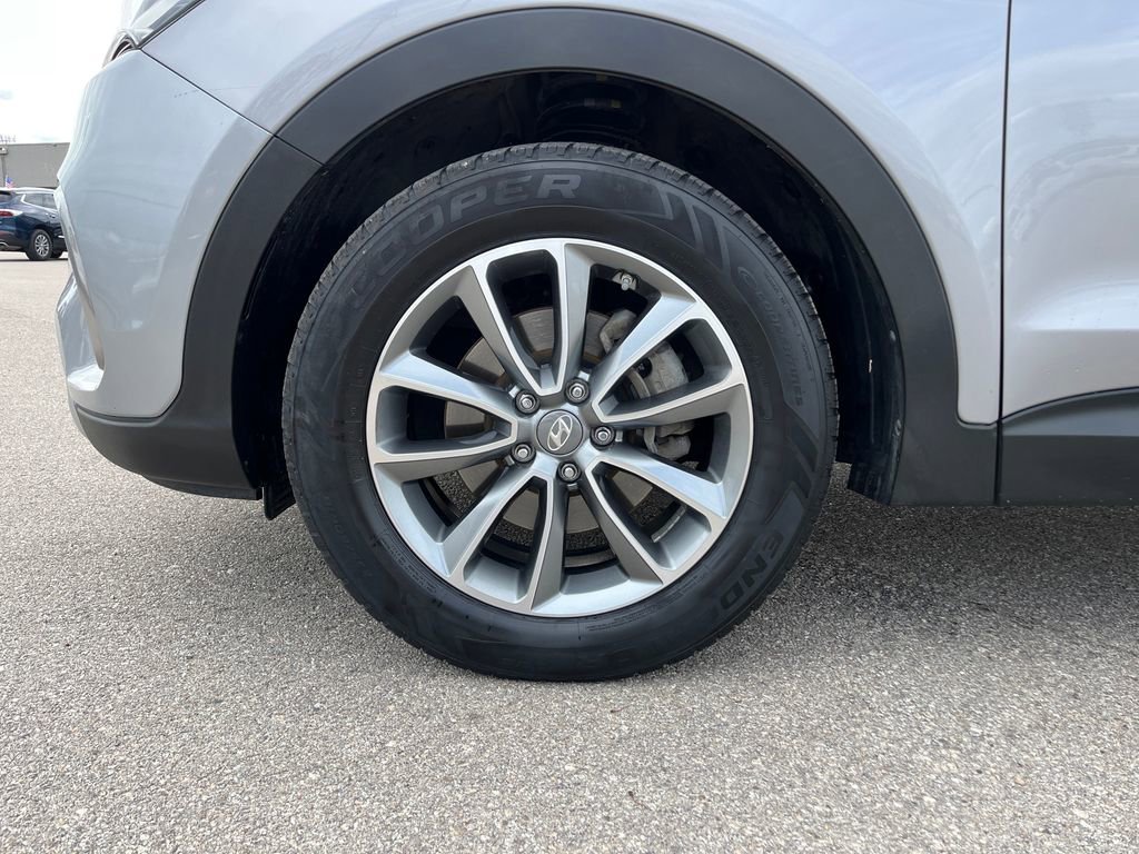 Used 2017 Hyundai Santa Fe SE w/ Cargo Package AWD/4WD image 27