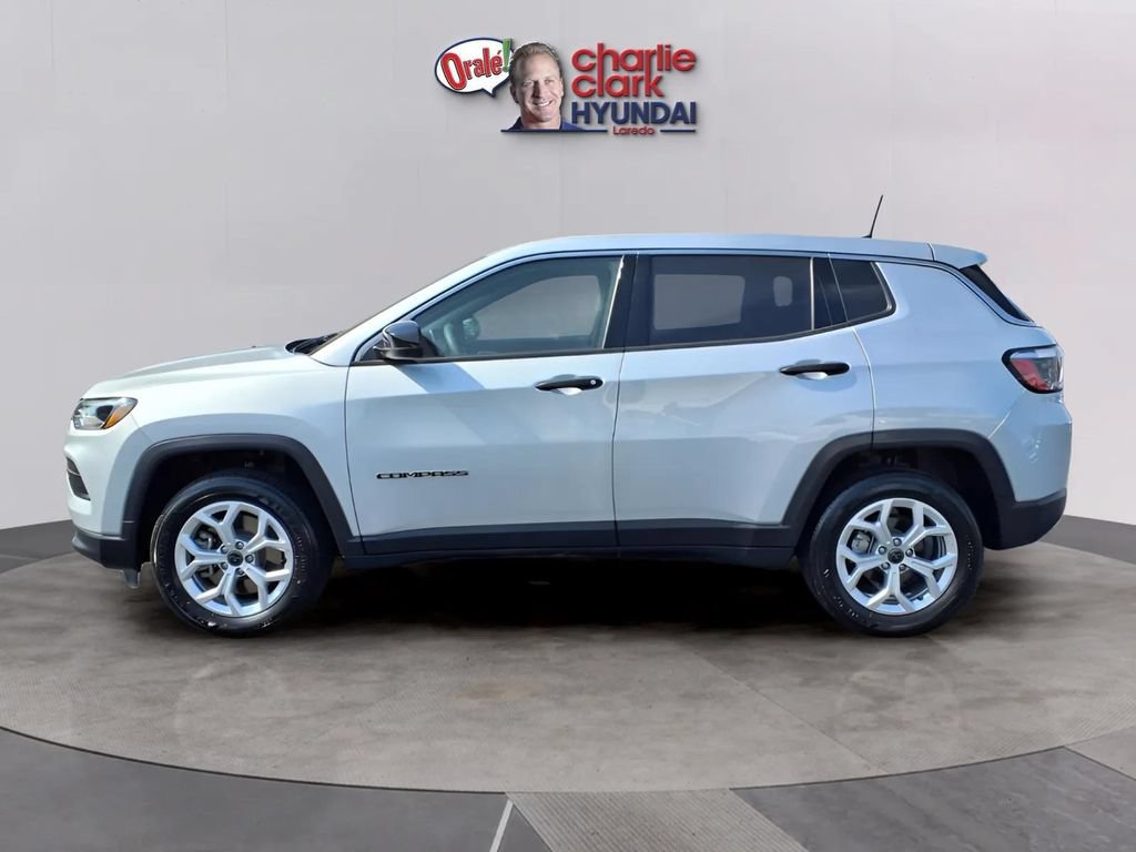 Used 2025 Jeep Compass Sport AWD/4WD image 2