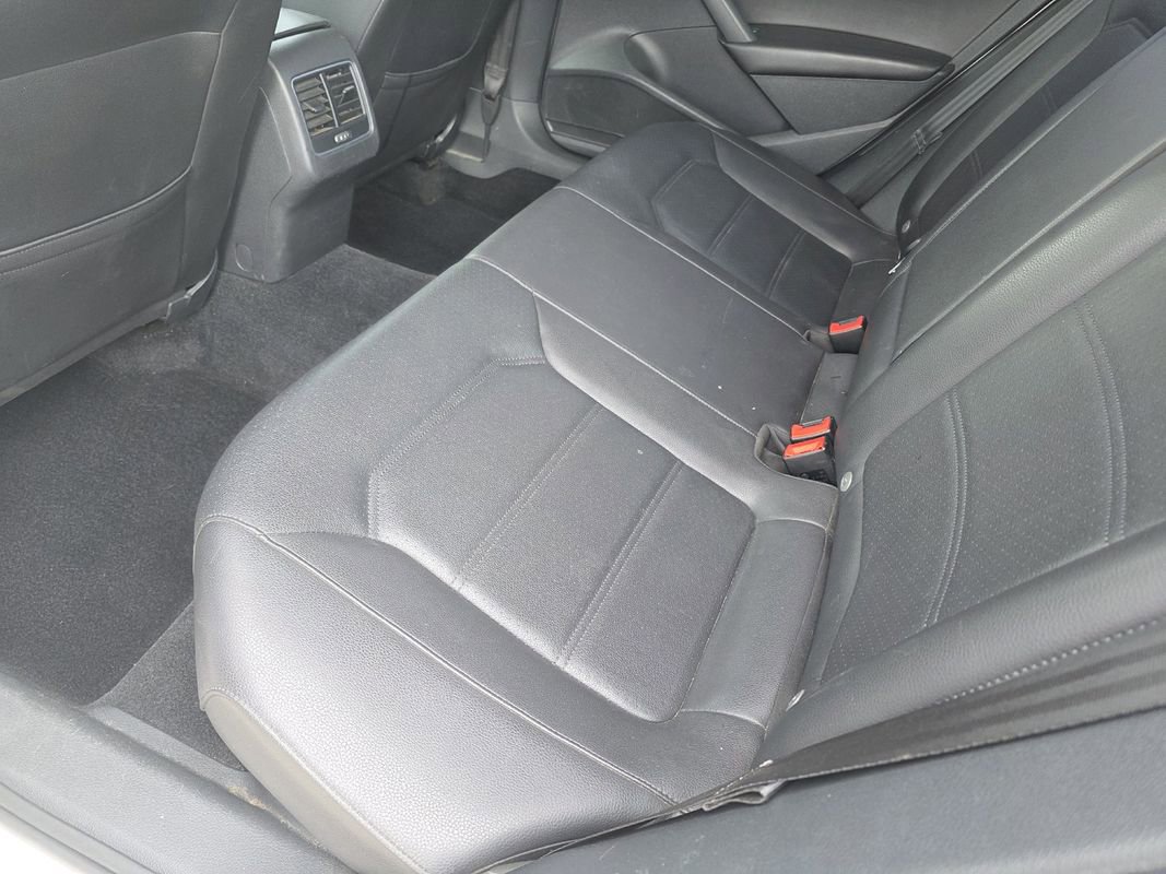 Used 2015 Volkswagen Passat TDI SE image 25