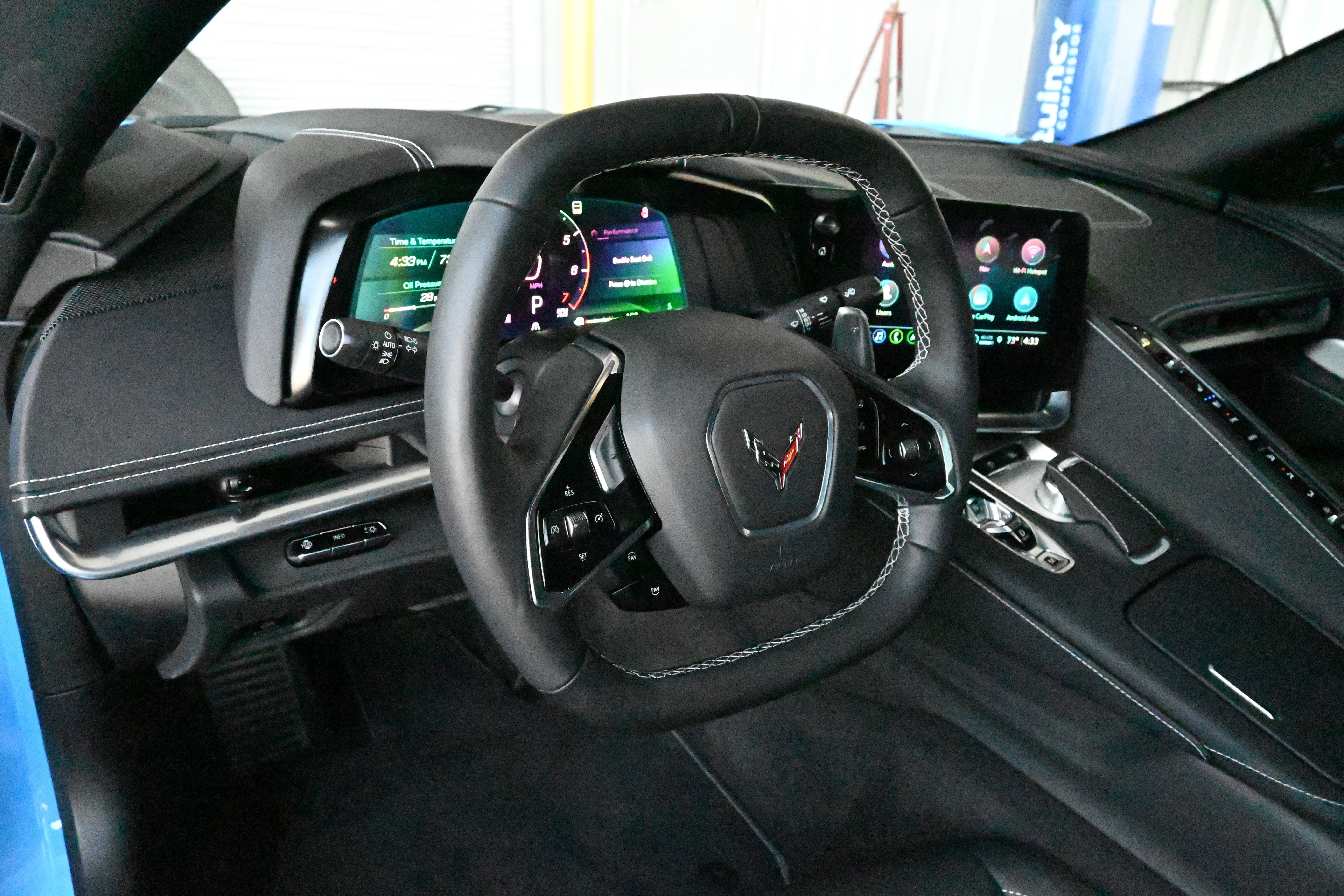 Used 2023 Chevrolet Corvette Stingray Preferred Conv w/ Z51 Performance Package image 3