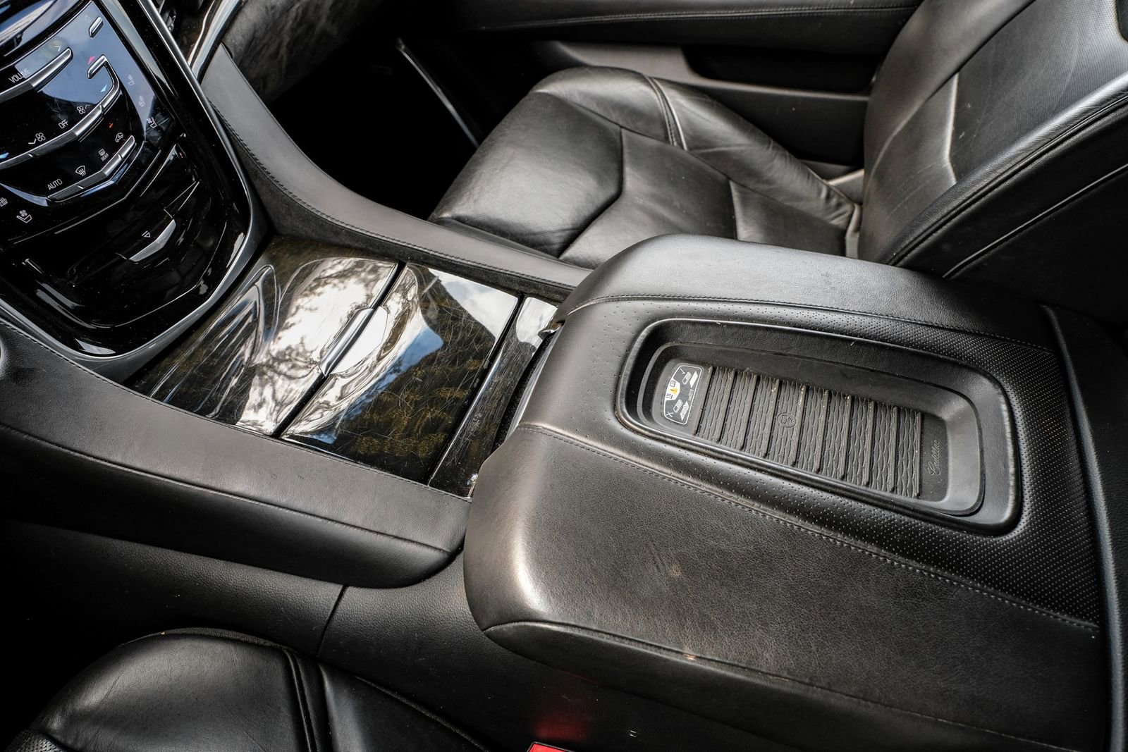 Used 2019 Cadillac Escalade ESV Platinum image 23