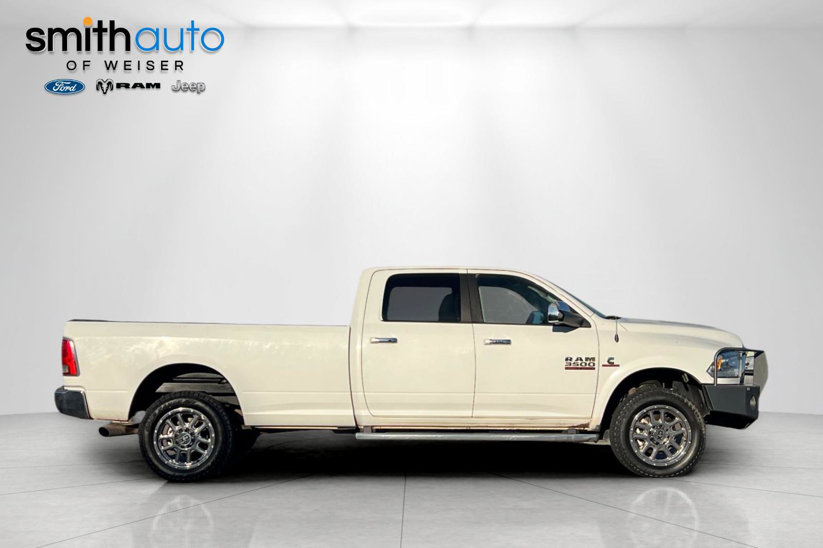 Used 2014 RAM 3500 Laramie w/ Convenience Group AWD/4WD image 3