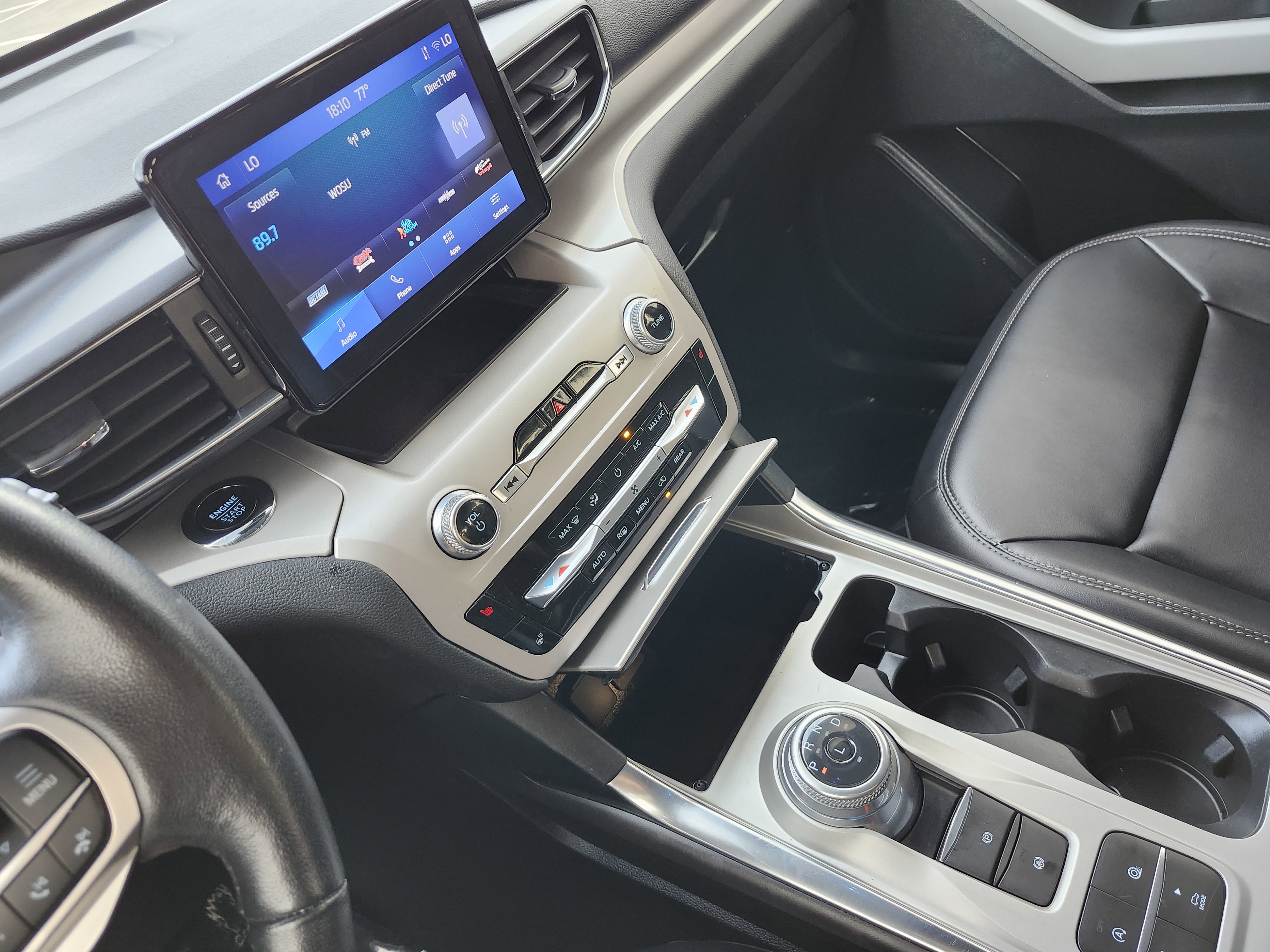 Used 2024 Ford Explorer XLT w/ Equipment Group 202A RWD image 28