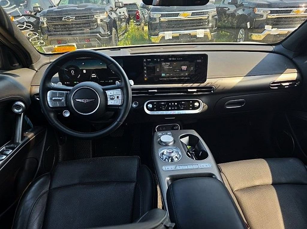 Used 2023 Genesis GV60 Advanced AWD/4WD image 8