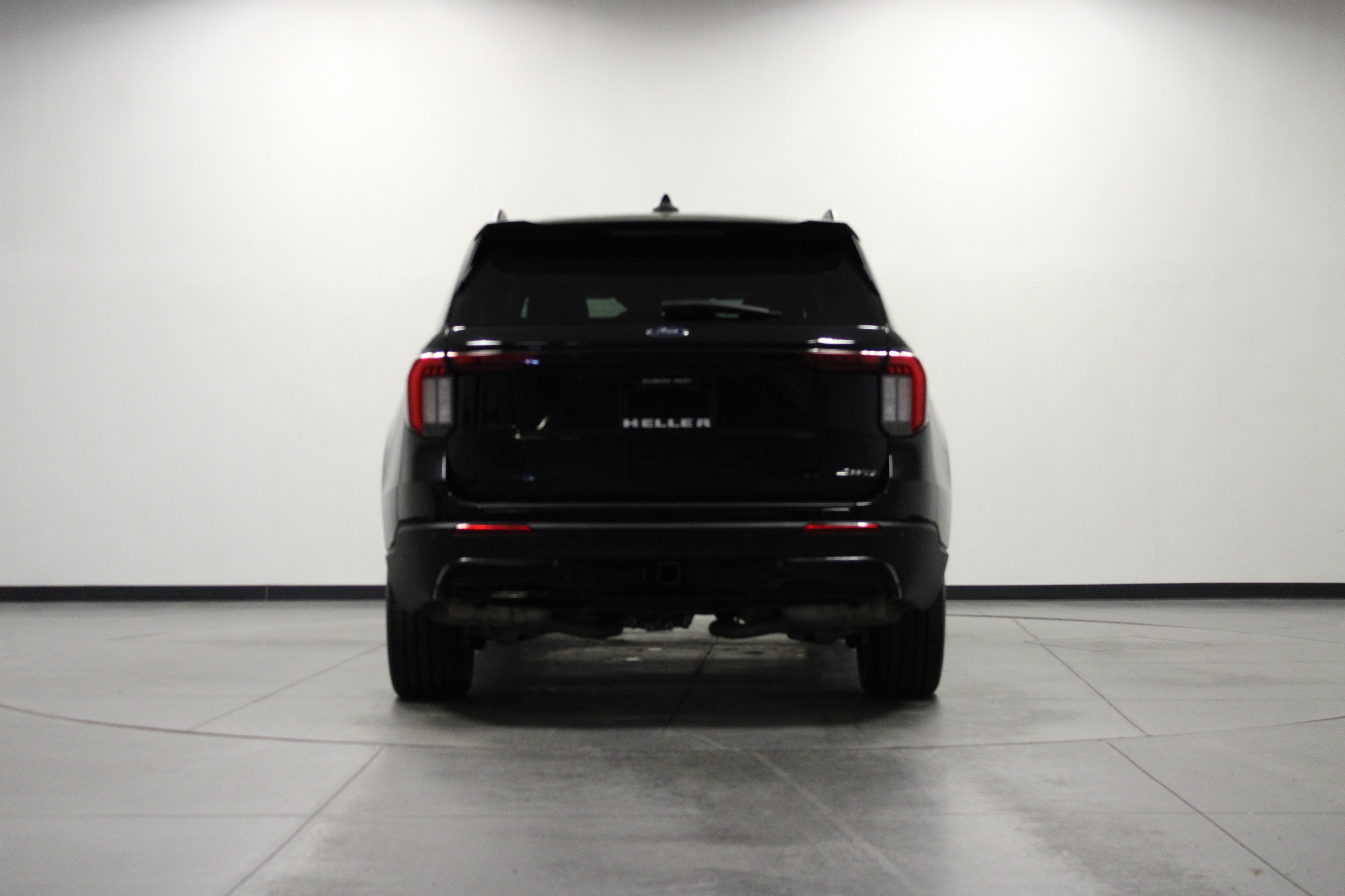 Used 2025 Ford Explorer ST-Line w/ ST-Line Street Pack AWD/4WD image 5