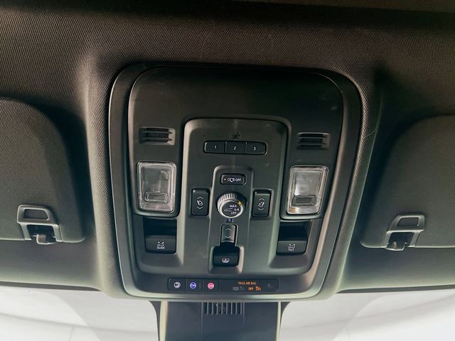 Used 2023 Chevrolet Suburban Z71 w/ Luxury Package image 19