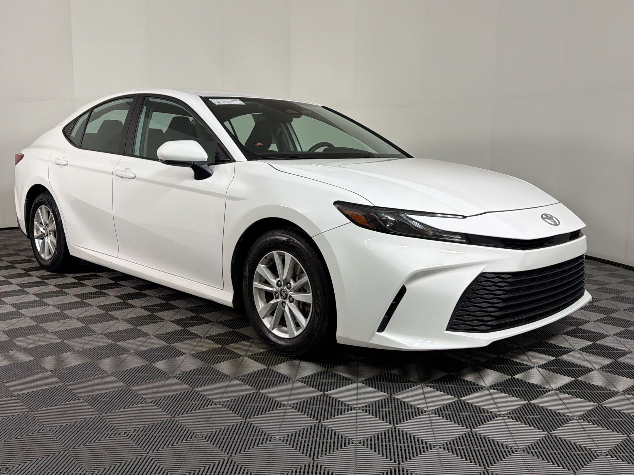 Used 2025 Toyota Camry LE FWD image 24