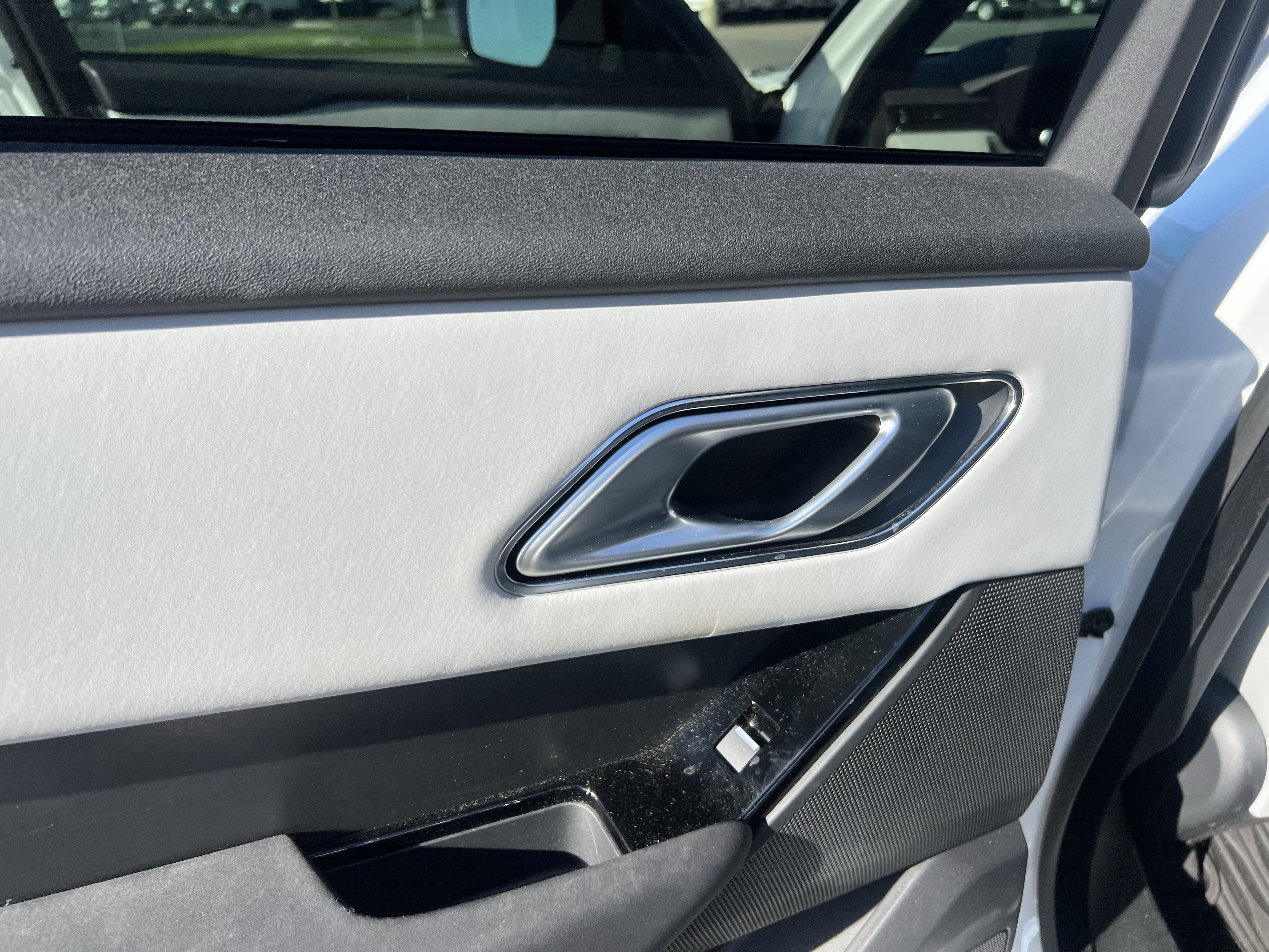 Used 2024 Land Rover Range Rover Velar Dynamic SE image 25