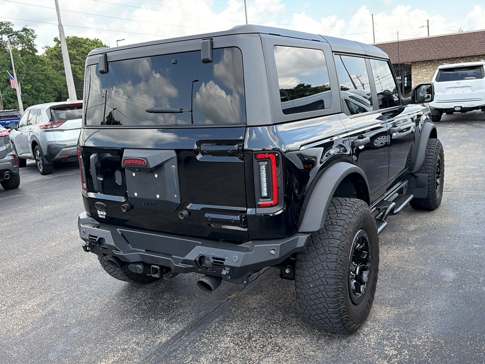 Used 2023 Ford Bronco Badlands w/ Sasquatch Package AWD/4WD image 9
