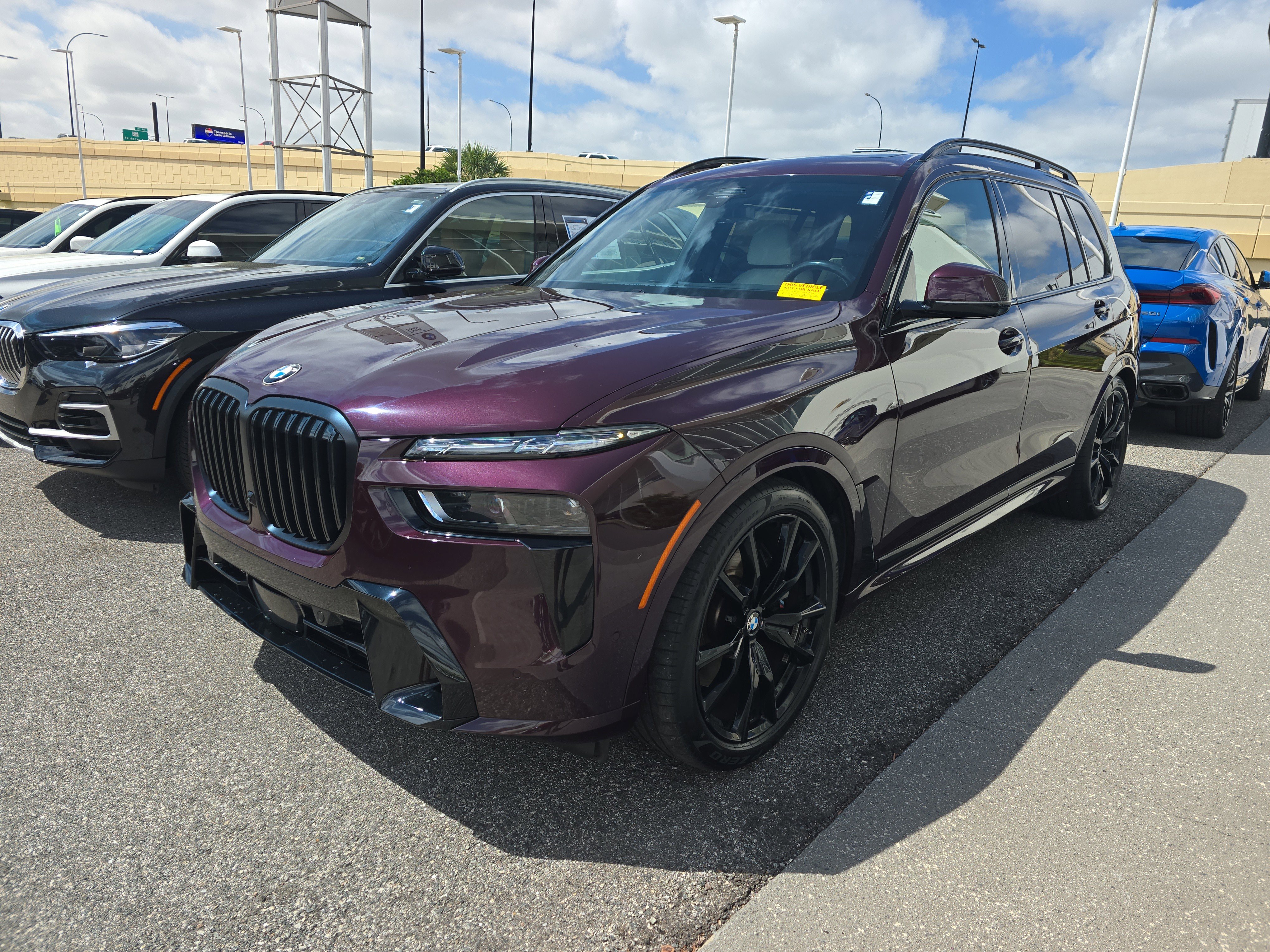 Used 2024 BMW X7 xDrive40i w/ M Sport Package image 3