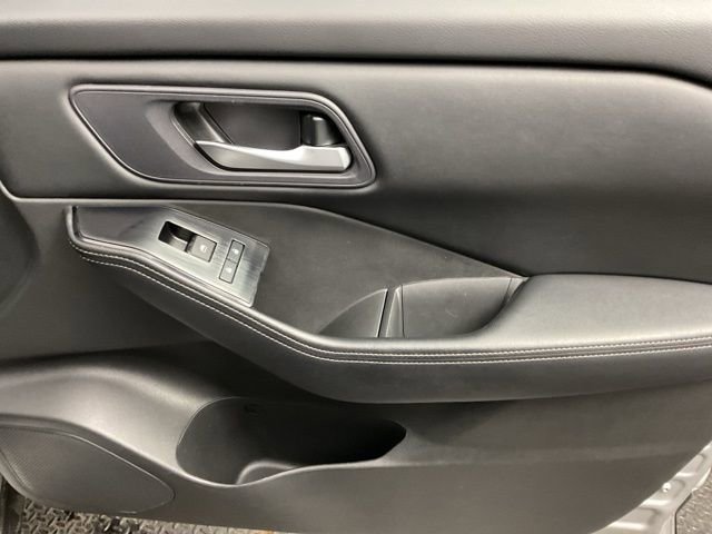 Used 2024 Nissan Rogue SV image 25