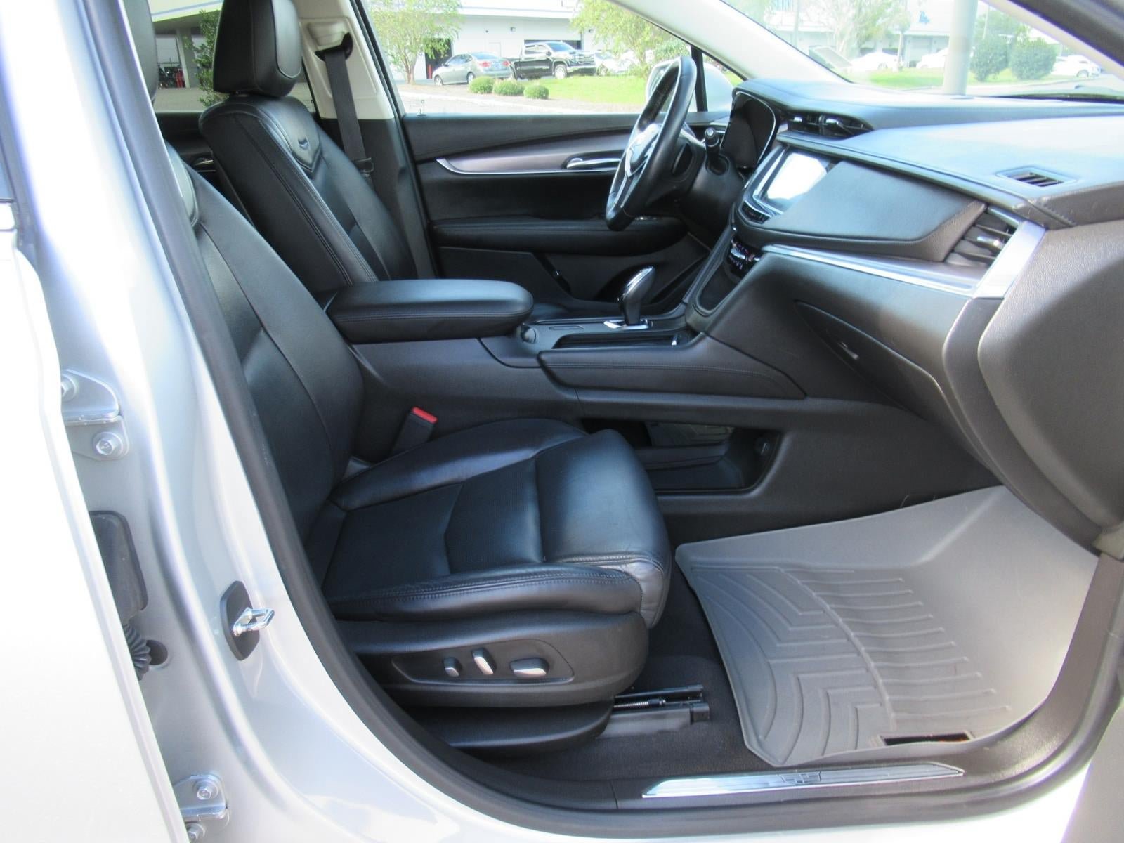 Used 2017 Cadillac XT5 Luxury w/ Driver Awareness Package FWD image 10