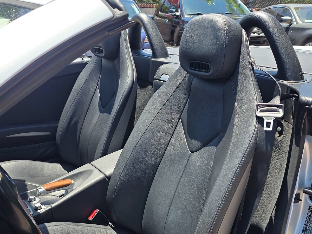 Used 2011 Mercedes-Benz SLK 350 image 18