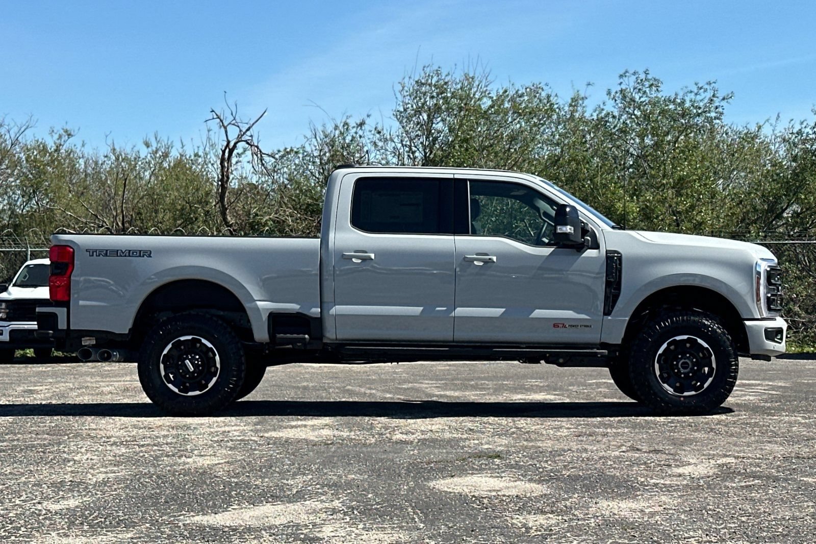 New 2026 Ford F350 Platinum w/ Tremor Off-Road Package AWD/4WD image 2