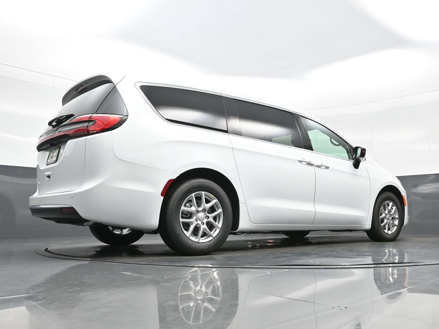 New 2027 Chrysler Pacifica Select w/ Family Tech Group FWD image 18